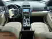 2018 Ford Explorer Limited z VIN 1FM5K8F89JGB40337, wystawiony jako Copart lot #84024375 z przebiegiem 154 932 mil mil oraz Szkoda całkowita • Salvage title. Historia ofert i sprzedaży dostępna na DreamBid. Obrazek 8.