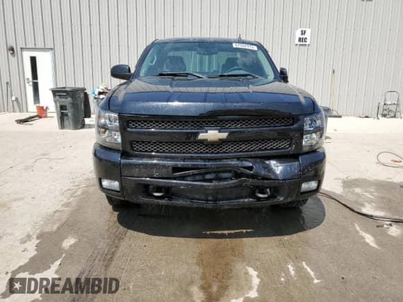 2011 Chevrolet Silverado 1500 LTZ z VIN 1GCRKTE32BZ298488, wystawiony jako Copart lot #67552975 z przebiegiem 181 146 mil mil oraz Czysty tytuł • Clean title. Historia ofert i sprzedaży dostępna na DreamBid. Obrazek 5.