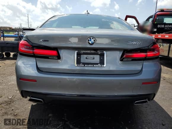 2023 BMW 5 Series 540i xDrive z VIN WBA73BJ0XPCL98386, wystawiony jako Copart lot #64864615 z przebiegiem 23 672 mil mil oraz Czysty tytuł • Clean title. Historia ofert i sprzedaży dostępna na DreamBid. Obrazek 6.