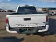 2022 Toyota Tacoma SR5 z VIN 3TMAZ5CN3NM171229, wystawiony jako Copart lot #87084795 z przebiegiem Nie podano mil oraz Czysty tytuł • Clean title. Historia ofert i sprzedaży dostępna na DreamBid. Obrazek 6.