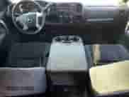 2007 GMC Sierra 1500 SLE2 с VIN 2GTEC13J471555412, выставлен на аукционе Copart как лот 81993315 с пробегом 211 999 миль миль и Списание • Salvage title. История ставок и продаж доступна на DreamBid. Изображение 8.