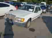 1986 Mercedes-Benz 300 E z VIN WDBEA30D1GA260482, wystawiony jako IAAI lot #43078202 z przebiegiem 126 732 mil mil oraz . Historia ofert i sprzedaży dostępna na DreamBid. Obrazek 2.