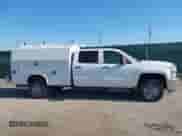 2015 Chevrolet Silverado 2500HD z VIN 1GB1KUE87FF512823, wystawiony jako IAAI lot #40921228 z przebiegiem 265 411 mil mil oraz . Historia ofert i sprzedaży dostępna na DreamBid. Obrazek 12.