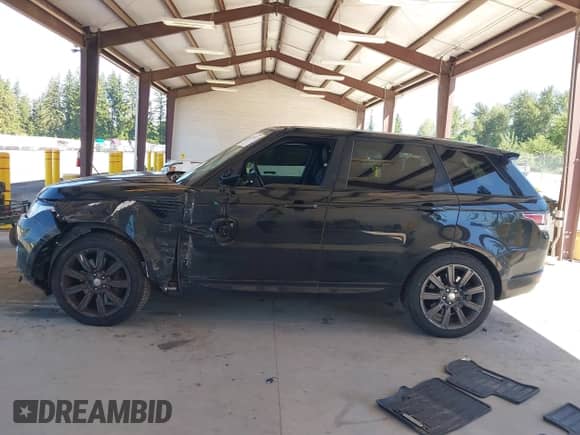 2014 Land Rover Range Rover Sport Supercharged with VIN SALWR2TF8EA394871, listed as a IAAI auction lot 42391922 with 147,976 mi miles and . Bid and sale history available at DreamBid. Image 15.