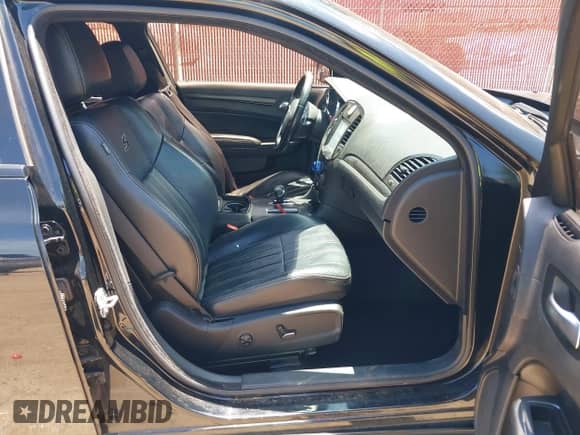 2014 Chrysler 300 S с VIN 2C3CCABG9EH381066, выставлен на аукционе IAAI как лот 42787223 с пробегом 192 362 миль миль и . История ставок и продаж доступна на DreamBid. Изображение 5.