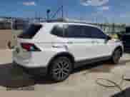 2021 Volkswagen Tiguan SE с VIN 3VV2B7AXXMM013575, выставлен на аукционе Copart как лот 80158835 с пробегом 75 474 миль миль и На запчасти • Non repairable. История ставок и продаж доступна на DreamBid. Изображение 3.