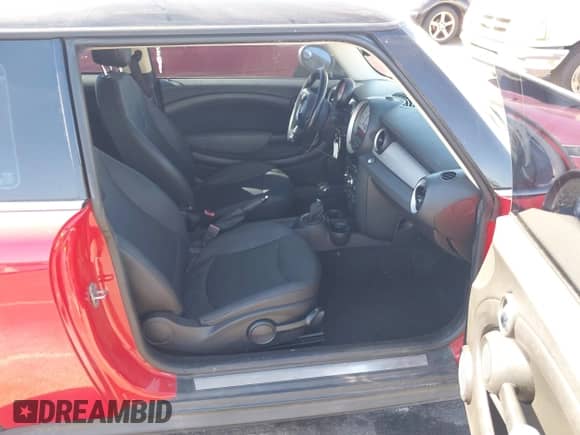 2011 MINI Hardtop с VIN WMWSU3C56BT097399, выставлен на аукционе IAAI как лот 43419136 с пробегом 212 141 миль миль и . История ставок и продаж доступна на DreamBid. Изображение 5.