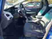 2020 Chevrolet Bolt EV Premier z VIN 1G1FZ6S00L4111654, wystawiony jako Copart lot #72761263 z przebiegiem 37 137 mil mil oraz . Historia ofert i sprzedaży dostępna na DreamBid. Obrazek 7.