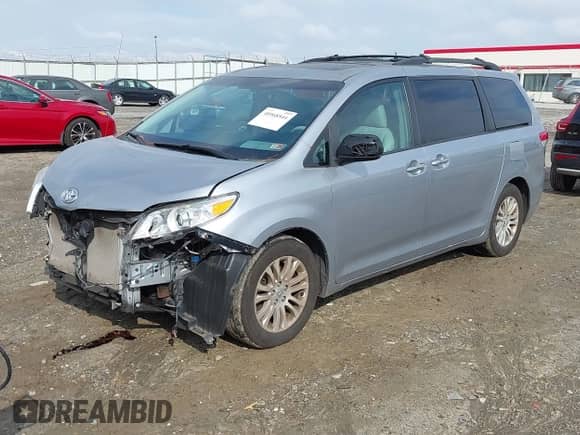 2013 Toyota Sienna XLE AAS with VIN 5TDYK3DC1DS392332, listed as a IAAI auction lot 40968544 with 129,081 mi miles and . Bid and sale history available at DreamBid. Image 2.