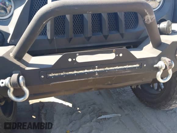 2008 Jeep Wrangler Unlimited Sahara z VIN 1J8GA59148L517387, wystawiony jako IAAI lot #43087691 z przebiegiem Nie podano mil oraz . Historia ofert i sprzedaży dostępna na DreamBid. Obrazek 12.