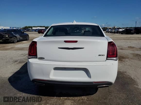2021 Chrysler 300 Touring с VIN 2C3CCAAG1MH617435, выставлен на аукционе Copart как лот 82034405 с пробегом 75 977 миль миль и Списание • Salvage title. История ставок и продаж доступна на DreamBid. Изображение 6.