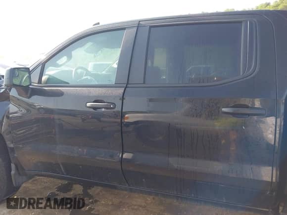 2024 Chevrolet Silverado 1500 Custom Trail Boss z VIN 3GCUDCE84RG425834, wystawiony jako IAAI lot #42396212 z przebiegiem 16 564 mil mil oraz . Historia ofert i sprzedaży dostępna na DreamBid. Obrazek 14.