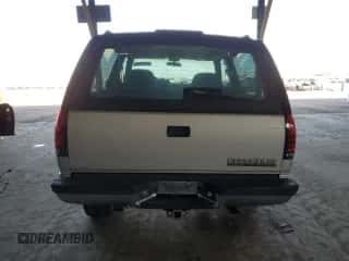 1994 Chevrolet Blazer с VIN 1GNEK18K5RJ321784, выставлен на аукционе Copart как лот 77230324 с пробегом 187 484 миль миль и Списание • Salvage title. История ставок и продаж доступна на DreamBid. Изображение 6.