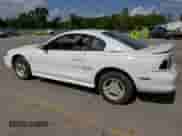 1996 Ford Mustang z VIN 1FALP4041TF206244, wystawiony jako Copart lot #56311934 z przebiegiem 123 572 mil mil oraz Szkoda całkowita • Salvage title. Historia ofert i sprzedaży dostępna na DreamBid. Obrazek 2.