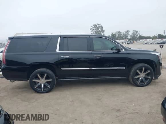 2015 Cadillac Escalade ESV Premium z VIN 1GYS4TKJ2FR554336, wystawiony jako IAAI lot #42575693 z przebiegiem 45 606 mil mil oraz . Historia ofert i sprzedaży dostępna na DreamBid. Obrazek 13.