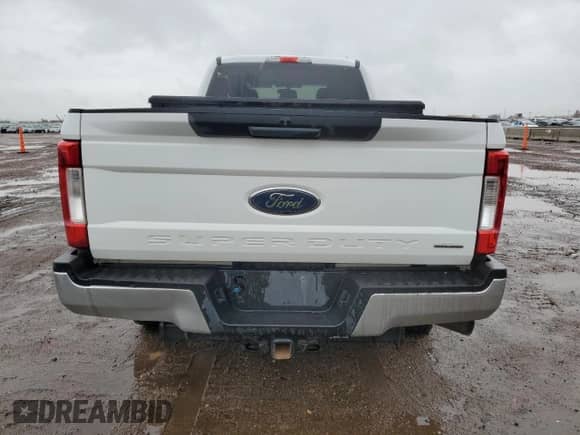 2017 Ford F-250 XLT z VIN 1FT7X2B67HED50926, wystawiony jako Copart lot #83875475 z przebiegiem 124 968 mil mil oraz Czysty tytuł • Clean title. Historia ofert i sprzedaży dostępna na DreamBid. Obrazek 6.