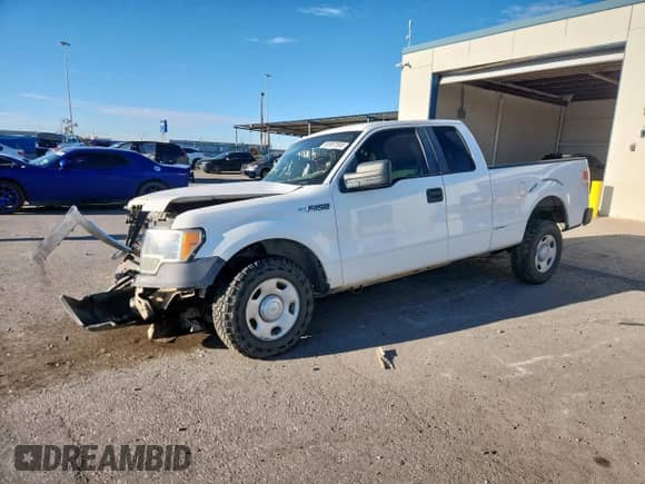 2009 Ford F-150 STX z VIN 1FTRX12W09KA47377, wystawiony jako Copart lot #83997595 z przebiegiem Nie podano mil oraz Szkoda całkowita • Salvage title. Historia ofert i sprzedaży dostępna na DreamBid. Obrazek 1.