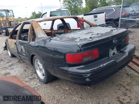 1995 Chevrolet Caprice z VIN 1G1BL52P5SR119094, wystawiony jako IAAI lot #42779714 z przebiegiem 4 mil mil oraz . Historia ofert i sprzedaży dostępna na DreamBid. Obrazek 3.