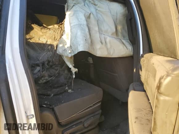 2021 Chevrolet Suburban Premier с VIN 1GNSCFKDXMR314623, выставлен на аукционе Copart как лот 77751774 с пробегом Не указан миль и На запчасти • Non repairable. История ставок и продаж доступна на DreamBid. Изображение 11.