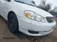 2004 Toyota Corolla CE z VIN JTDBR32E342021590, wystawiony jako IAAI lot #41693587 z przebiegiem 102 689 mil mil oraz . Historia ofert i sprzedaży dostępna na DreamBid. Obrazek 6.