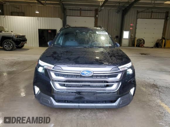 2025 Subaru Forester Premium z VIN JF2SLDDC8SH419845, wystawiony jako Copart lot #70829925 z przebiegiem 8 685 mil mil oraz Szkoda całkowita • Salvage title. Historia ofert i sprzedaży dostępna na DreamBid. Obrazek 5.