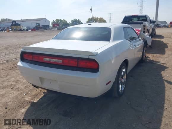 2013 Dodge Challenger R/T Plus z VIN 2C3CDYBT8DH535302, wystawiony jako IAAI lot #43237566 z przebiegiem 91 939 mil mil oraz . Historia ofert i sprzedaży dostępna na DreamBid. Obrazek 4.