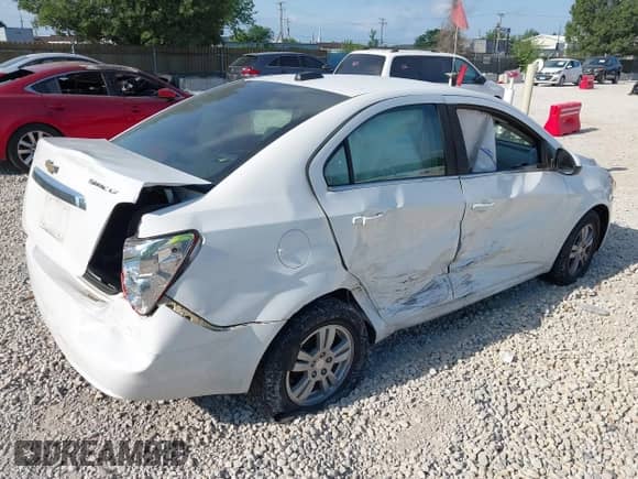 2016 Chevrolet Sonic LT с VIN 1G1JC5SH2G4134211, выставлен на аукционе IAAI как лот 42851980 с пробегом 156 618 миль миль и . История ставок и продаж доступна на DreamBid. Изображение 4.
