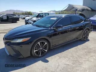 2019 Toyota Camry XSE z VIN 4T1BZ1HK6KU021727, wystawiony jako Copart lot #81273135 z przebiegiem 77 272 mil mil oraz Szkoda całkowita • Salvage title. Historia ofert i sprzedaży dostępna na DreamBid. Obrazek 1.