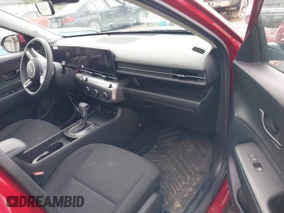 2025 Hyundai Kona SE с VIN KM8HA3AB5SU186210, выставлен на аукционе IAAI как лот 42150185 с пробегом 10 304 миль миль и . История ставок и продаж доступна на DreamBid. Изображение 5.
