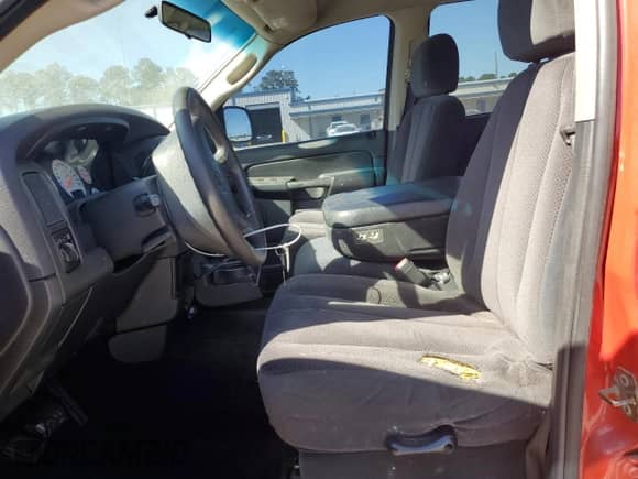 2003 Dodge 1500 ST z VIN 1D7HA18Z13S208833, wystawiony jako Copart lot #89812655 z przebiegiem 176 085 mil mil oraz Czysty tytuł • Clean title. Historia ofert i sprzedaży dostępna na DreamBid. Obrazek 7.