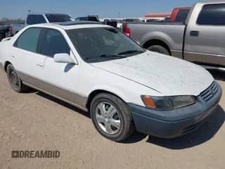 1999 Toyota Camry LE z VIN JT2BF22K9X0210617, wystawiony jako IAAI lot #43337523 z przebiegiem 263 861 mil mil oraz . Historia ofert i sprzedaży dostępna na DreamBid. Obrazek 1.