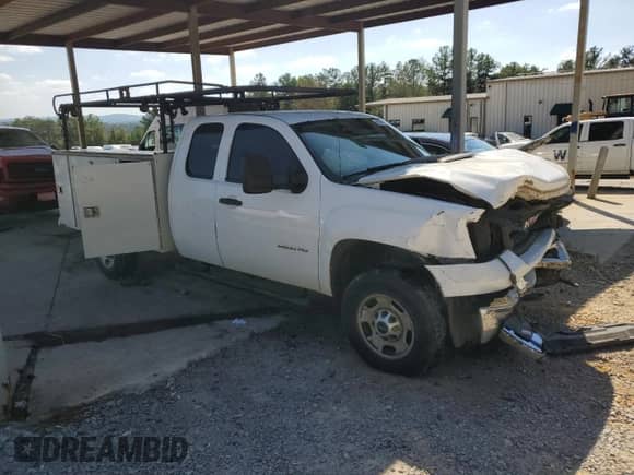 2013 GMC Sierra 1500 with VIN 1GD21ZCG1DZ332299, listed as a Copart auction lot 85081855 with 157,522 mi miles and Salvage title. Bid and sale history available at DreamBid. Image 4.