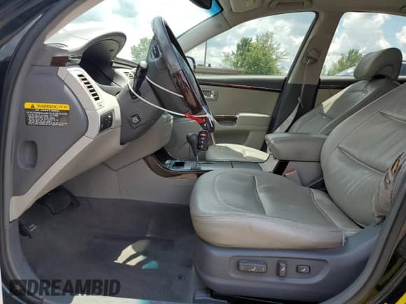 2009 Hyundai Azera Limited с VIN KMHFC46FX9A381167, выставлен на аукционе Copart как лот 61723195 с пробегом 182 359 миль миль и Списание • Salvage title. История ставок и продаж доступна на DreamBid. Изображение 7.