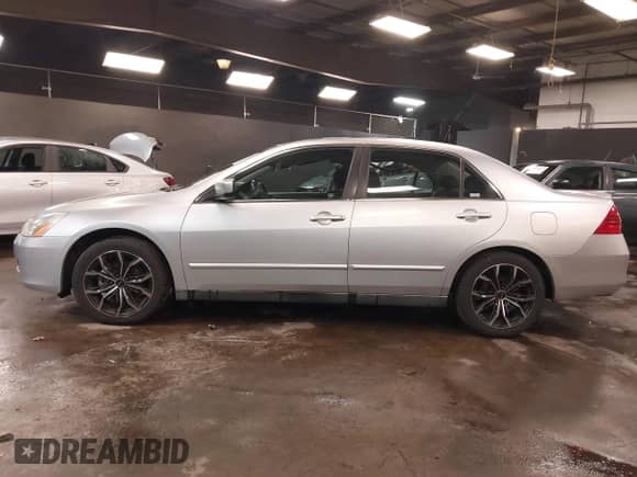 2007 Honda Accord LX with VIN 1HGCM66337A017368, listed as a IAAI auction lot 41602891 with 263,346 mi miles and . Bid and sale history available at DreamBid. Image 14.