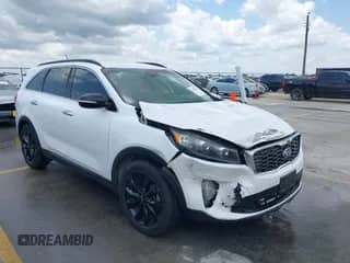 2020 Kia Sorento LX z VIN 5XYPG4A52LG660695, wystawiony jako IAAI lot #42705893 z przebiegiem 180 717 mil mil oraz . Historia ofert i sprzedaży dostępna na DreamBid. Obrazek 1.