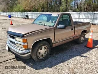 1997 Chevrolet Silverado 1500 with VIN 1GCEC14R4VZ211975, listed as a Copart auction lot 50190115 with 132,978 mi miles and Salvage title. Bid and sale history available at DreamBid. Image 1.