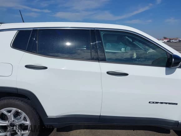 2025 Jeep Compass Sport z VIN 3C4NJDAN9ST516030, wystawiony jako IAAI lot #41471666 z przebiegiem 2 094 mil mil oraz . Historia ofert i sprzedaży dostępna na DreamBid. Obrazek 14.
