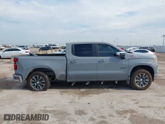 2024 Chevrolet Silverado 1500 LT z VIN 2GCUDDED0R1157361, wystawiony jako IAAI lot #43033954 z przebiegiem 54 137 mil mil oraz . Historia ofert i sprzedaży dostępna na DreamBid. Obrazek 13.