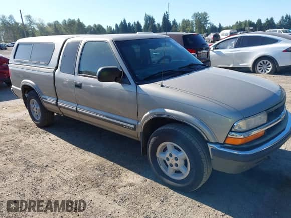 2000 Chevrolet S-10 LS с VIN 1GCDT19W2Y8286632, выставлен на аукционе IAAI как лот 42736573 с пробегом 177 706 миль миль и . История ставок и продаж доступна на DreamBid. Изображение 1.