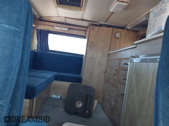 1988 Chevrolet Astro with VIN 1GCDM15ZXJB139481, listed as a IAAI auction lot 43241759 with 80,739 mi miles and . Bid and sale history available at DreamBid. Image 8.