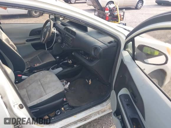 2012 Toyota Prius One z VIN JTDKDTB39C1020431, wystawiony jako IAAI lot #43089240 z przebiegiem 176 944 mil mil oraz . Historia ofert i sprzedaży dostępna na DreamBid. Obrazek 5.