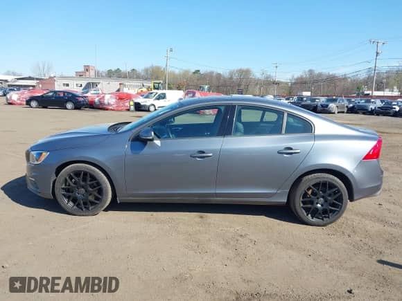 2018 Volvo S60 Dynamic с VIN YV140MTL6J2459953, выставлен на аукционе IAAI как лот 42048650 с пробегом 63 631 миль миль и . История ставок и продаж доступна на DreamBid. Изображение 14.