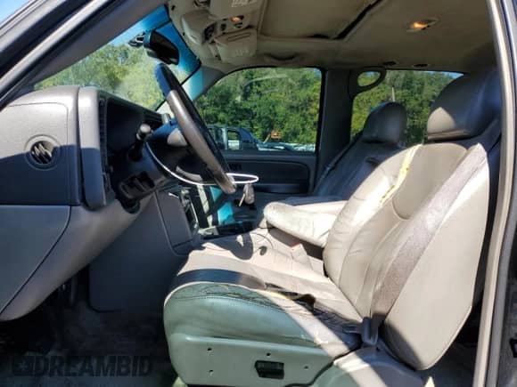 2003 Chevrolet Suburban Z71 с VIN 3GNFK16Z43G148577, выставлен на аукционе Copart как лот 71097705 с пробегом 347 099 миль миль и Списание • Salvage title. История ставок и продаж доступна на DreamBid. Изображение 7.
