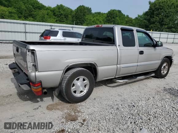 2005 GMC Sierra 1500 SLE z VIN 1GTEC19TX5Z358273, wystawiony jako Copart lot #56837975 z przebiegiem 111 223 mil mil oraz Szkoda całkowita • Salvage title. Historia ofert i sprzedaży dostępna na DreamBid. Obrazek 3.