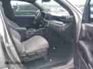 2024 Toyota Tacoma SR5 z VIN 3TMKB5FN0RM013747, wystawiony jako IAAI lot #41411768 z przebiegiem 7 906 mil mil oraz . Historia ofert i sprzedaży dostępna na DreamBid. Obrazek 5.