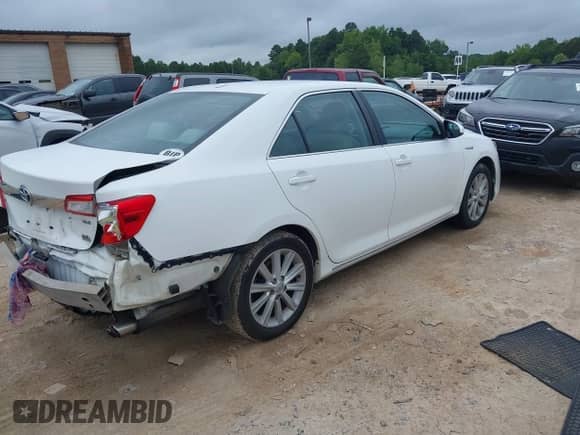 2014 Toyota Camry LE z VIN 4T1BD1FK5EU113952, wystawiony jako IAAI lot #42952453 z przebiegiem Nie podano mil oraz . Historia ofert i sprzedaży dostępna na DreamBid. Obrazek 4.