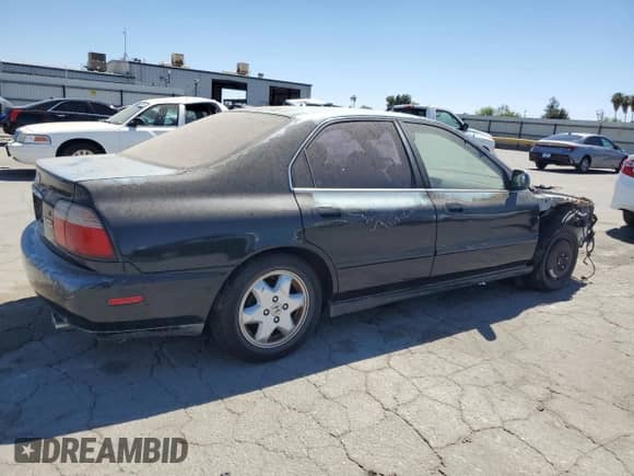 1996 Honda Accord EX z VIN 1HGCE6674TA021343, wystawiony jako Copart lot #66773205 z przebiegiem 191 837 mil mil oraz Szkoda całkowita • Salvage title. Historia ofert i sprzedaży dostępna na DreamBid. Obrazek 3.