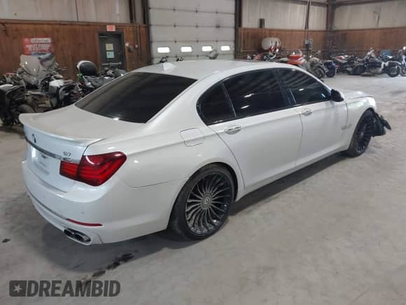 2013 BMW 7 Series 750Li with VIN WBAYE8C5XDDS15973, listed as a IAAI auction lot 42398942 with 74,793 mi miles and . Bid and sale history available at DreamBid. Image 4.
