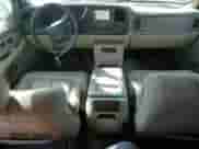 2001 Chevrolet Suburban LS z VIN 3GNEC16T81G219443, wystawiony jako Copart lot #77371104 z przebiegiem 162 801 mil mil oraz Czysty tytuł • Clean title. Historia ofert i sprzedaży dostępna na DreamBid. Obrazek 8.