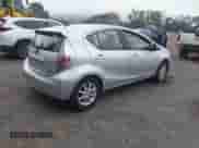 2013 Toyota Prius One z VIN JTDKDTB3XD1051060, wystawiony jako IAAI lot #42851670 z przebiegiem 163 017 mil mil oraz . Historia ofert i sprzedaży dostępna na DreamBid. Obrazek 4.